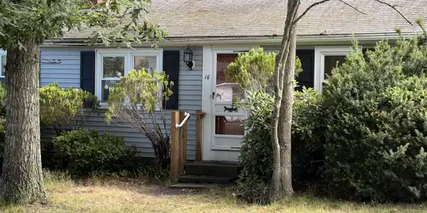 16 Lake Road E