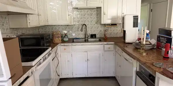 Image 3: Kitchen