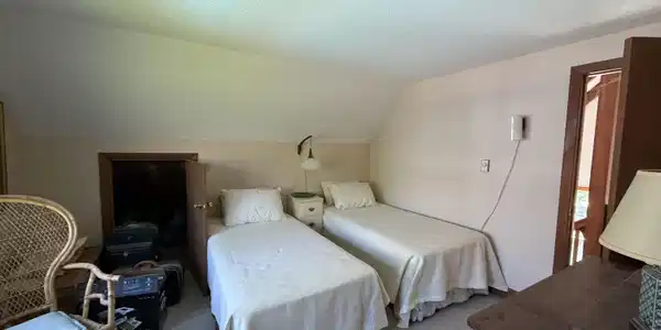 Image 4: Bedroom