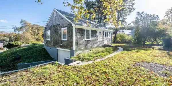 39 Meadow Brook Road