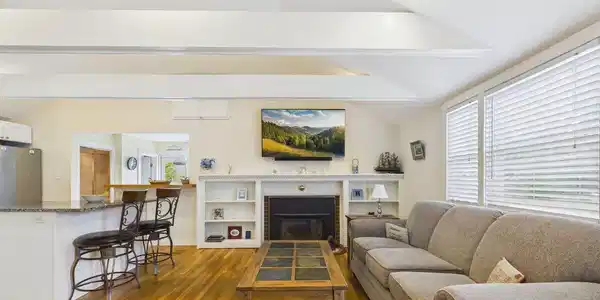 Image 4: 4 inside