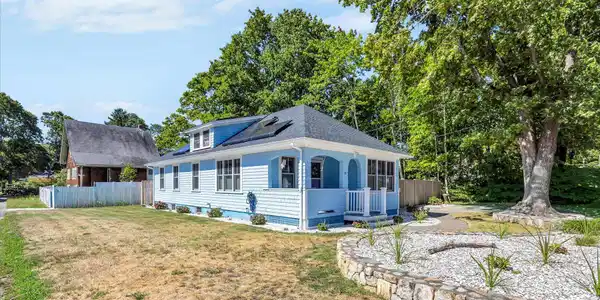 22 Bay View Avenue