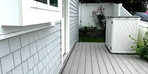 Image 2: side deck to backyard