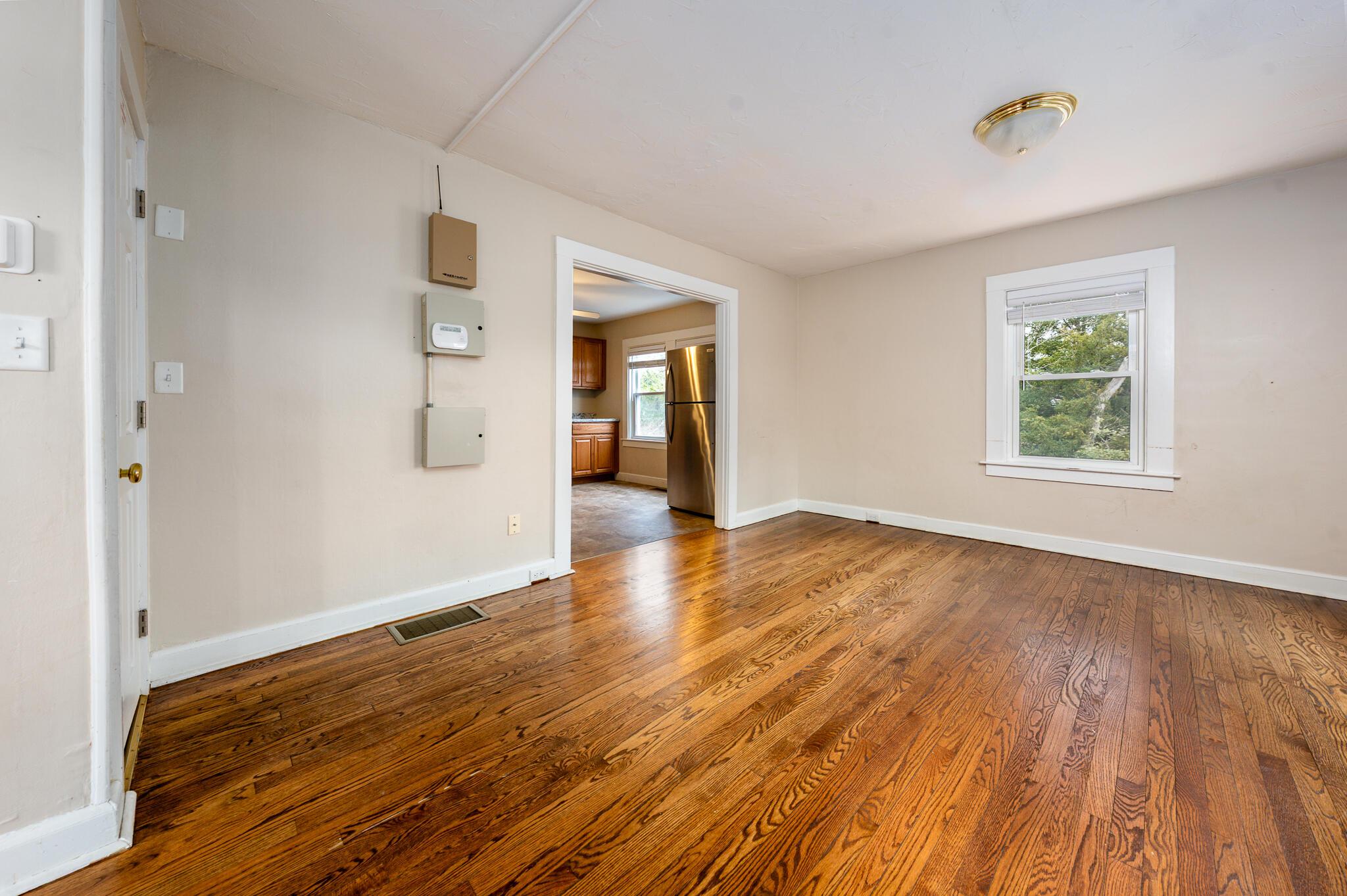 Image 2: Living Room