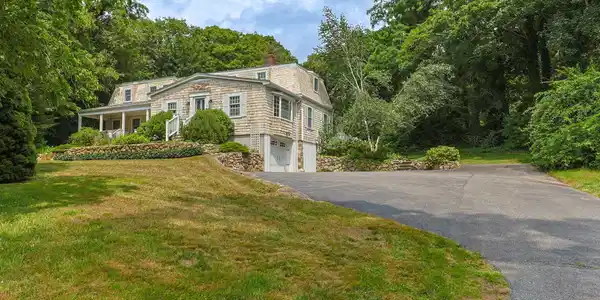 Image 2: 1-web-or-mls-621-w-falmouth-hwy
