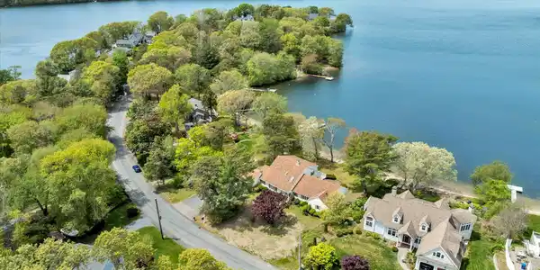 9 Eagle Hill Drive