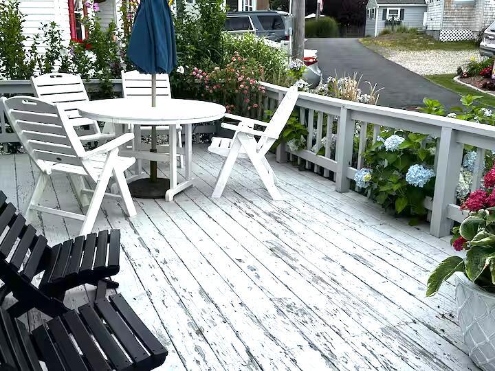 Image 3: deck
