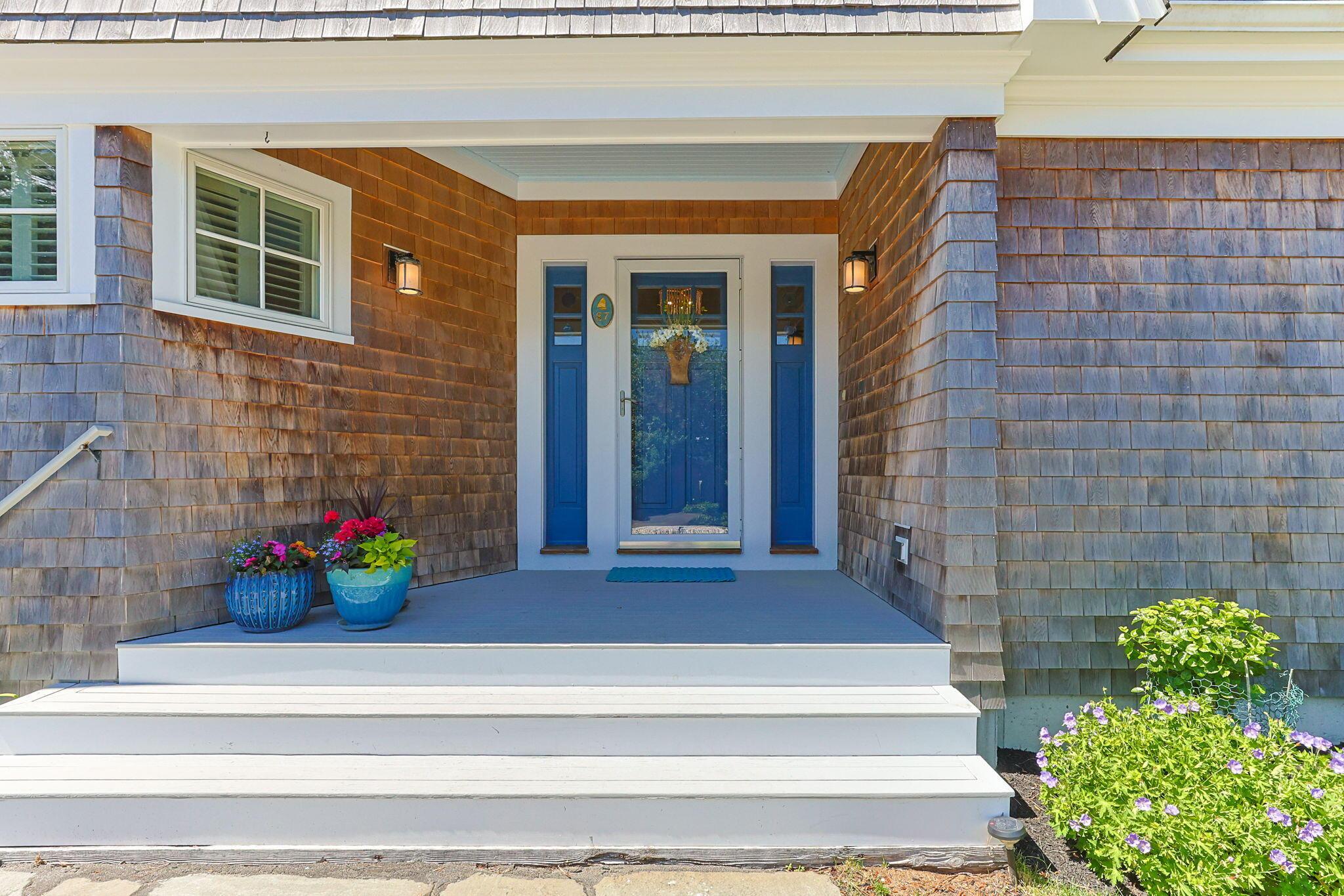 Image 3: 14-web-or-mls-87-squanto-dr