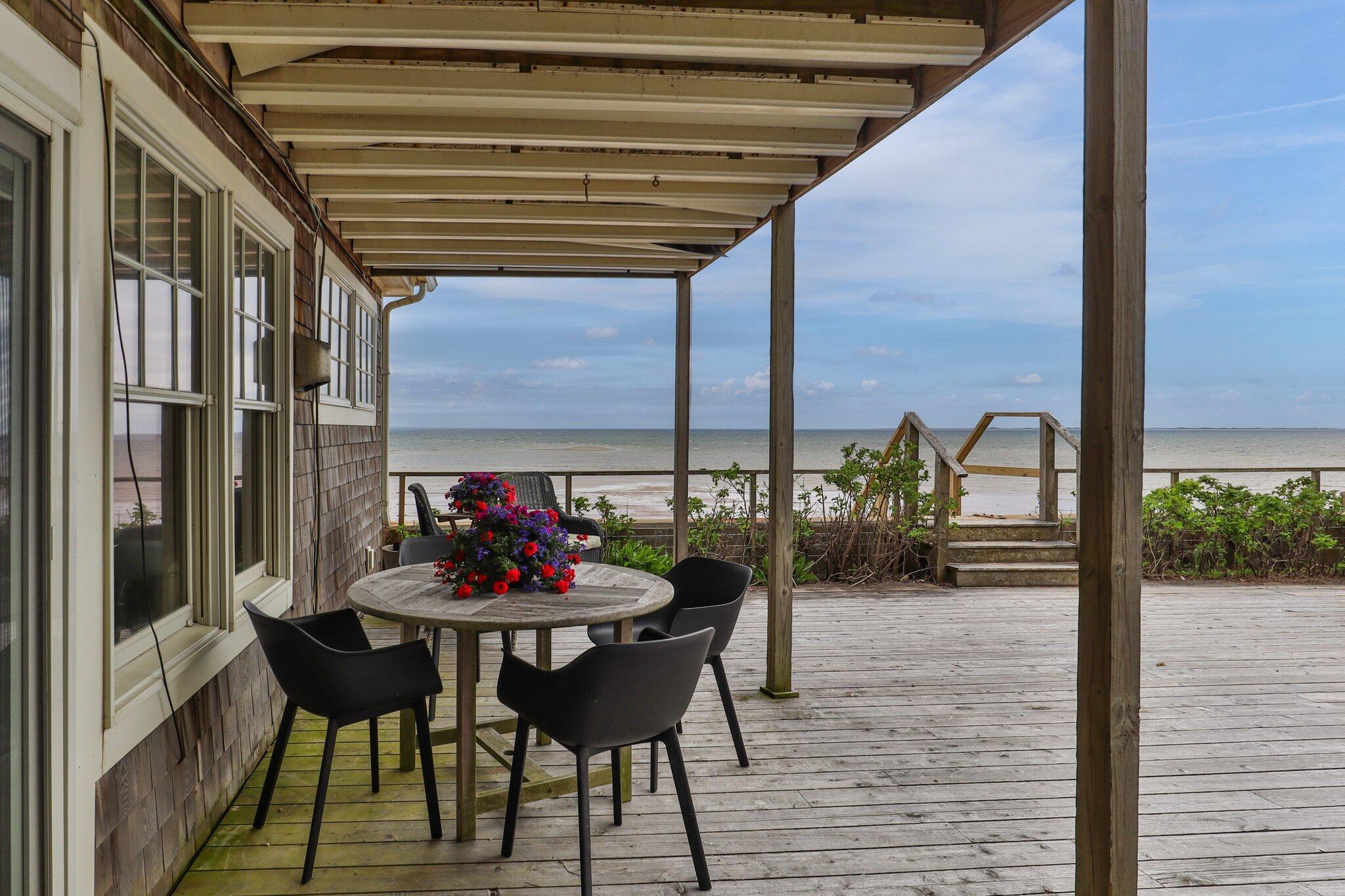 Image 3: 2-web-or-mls-633-commercial-st-unit-2