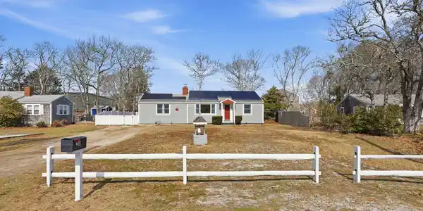 26 Howes Road