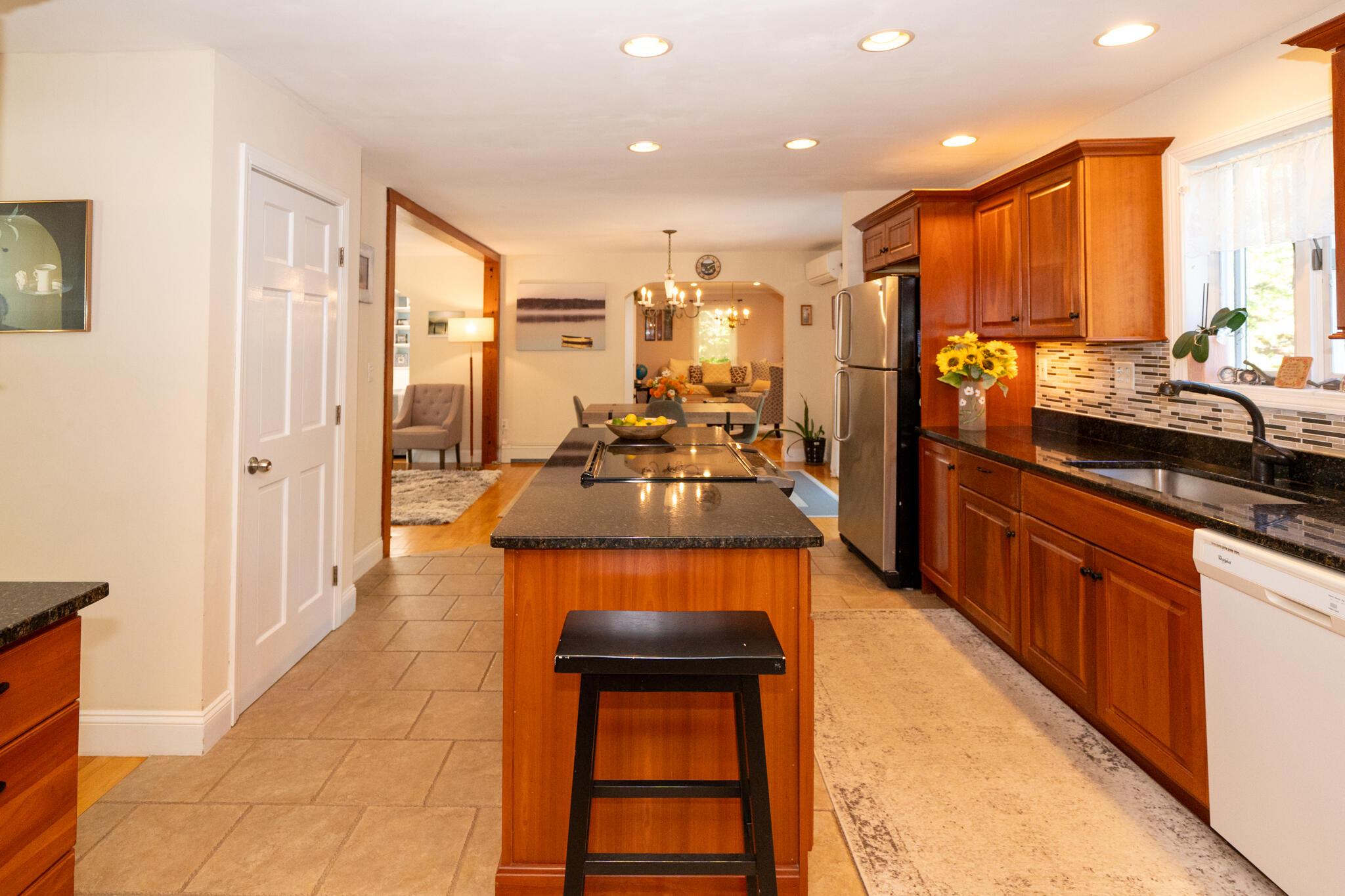 Image 3: 68 Front St-07 (2)