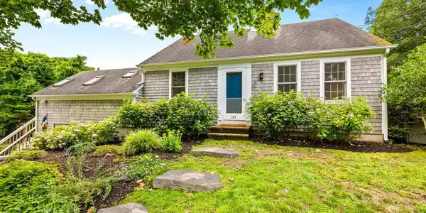 Image 2: 39-web-or-mls-185 Beach Rd Final-40