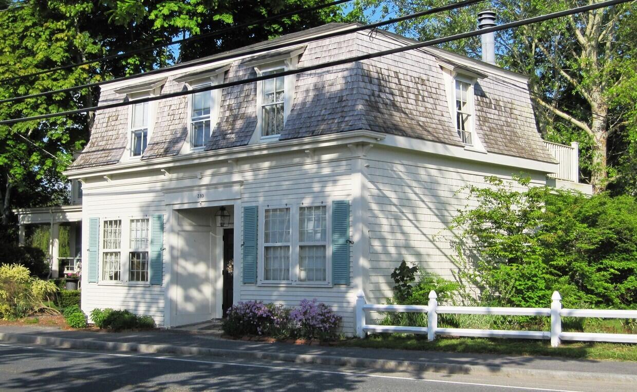 Image 3: Exterior - Carriage House