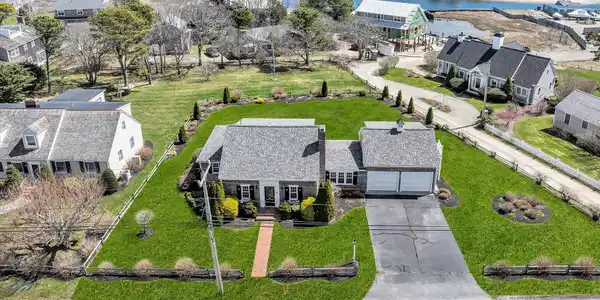 25 Riverside Drive