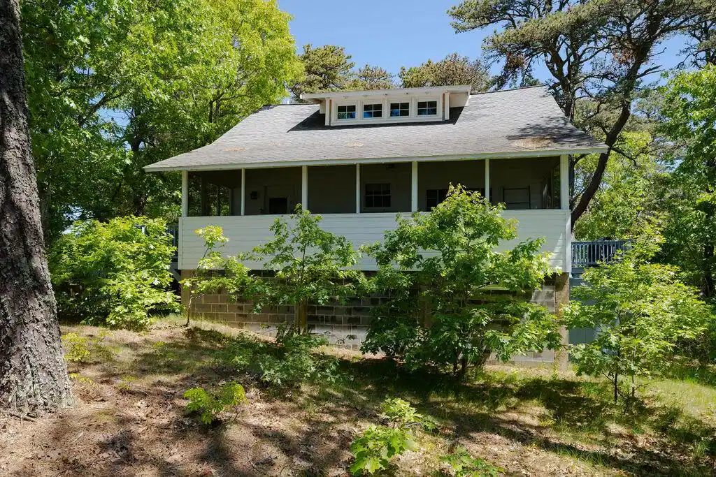 Image 1: 125_Pleasant_Point