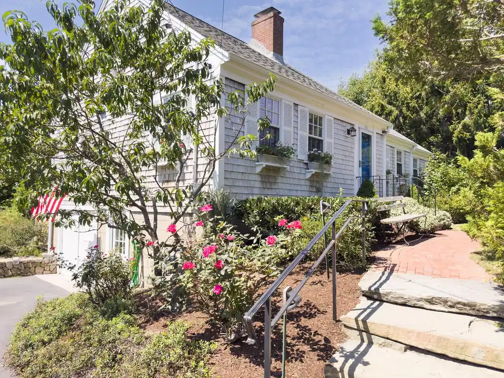 Image 1: 116 Vineyard Ave
