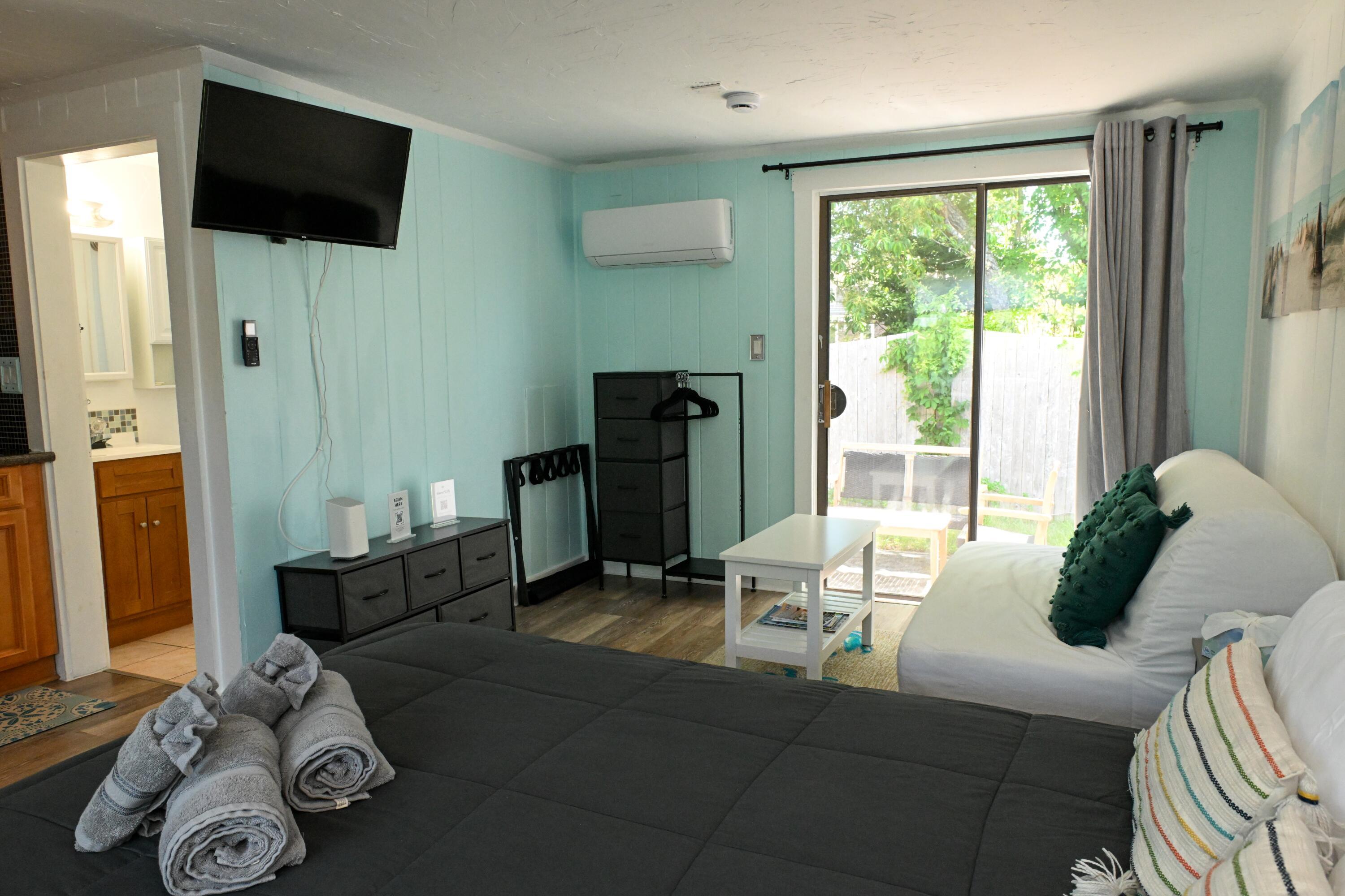 Image 4: Interior 2