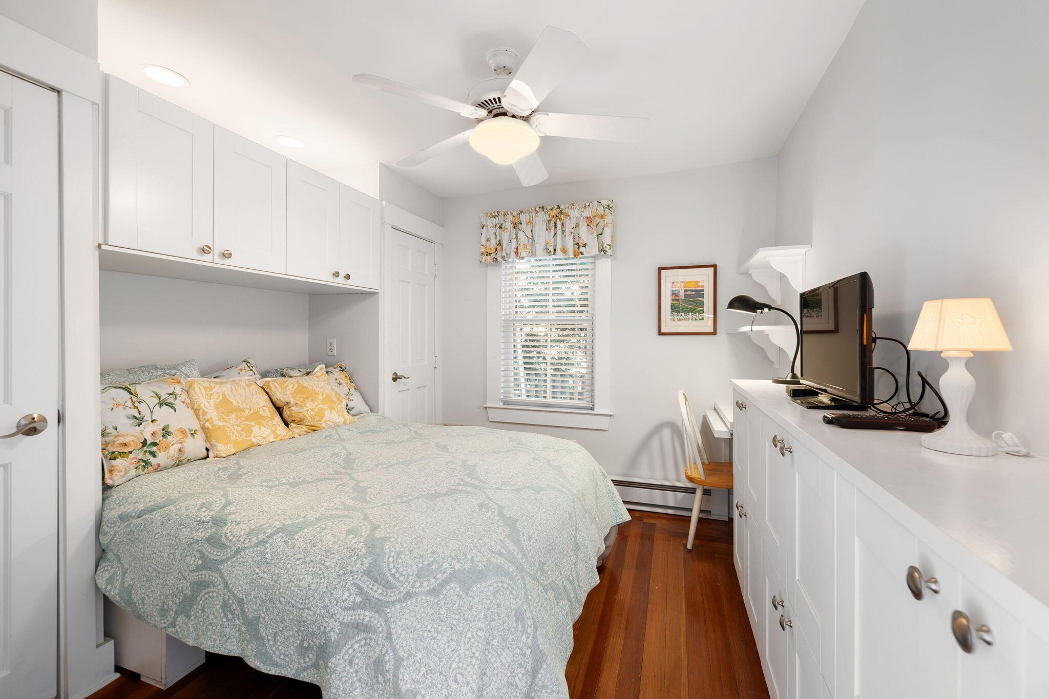 Image 2: 42-web-or-mls-176 Commercial St Final-21