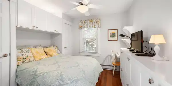 Image 2: 42-web-or-mls-176 Commercial St Final-21