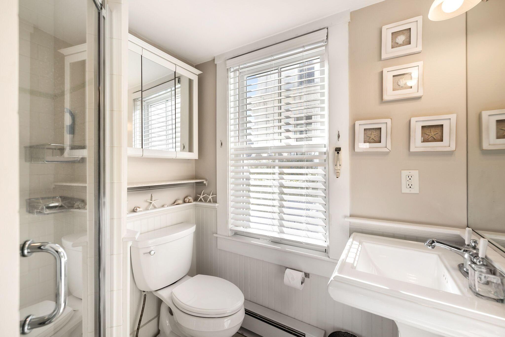Image 3: 46-web-or-mls-176 Commercial St Final-32