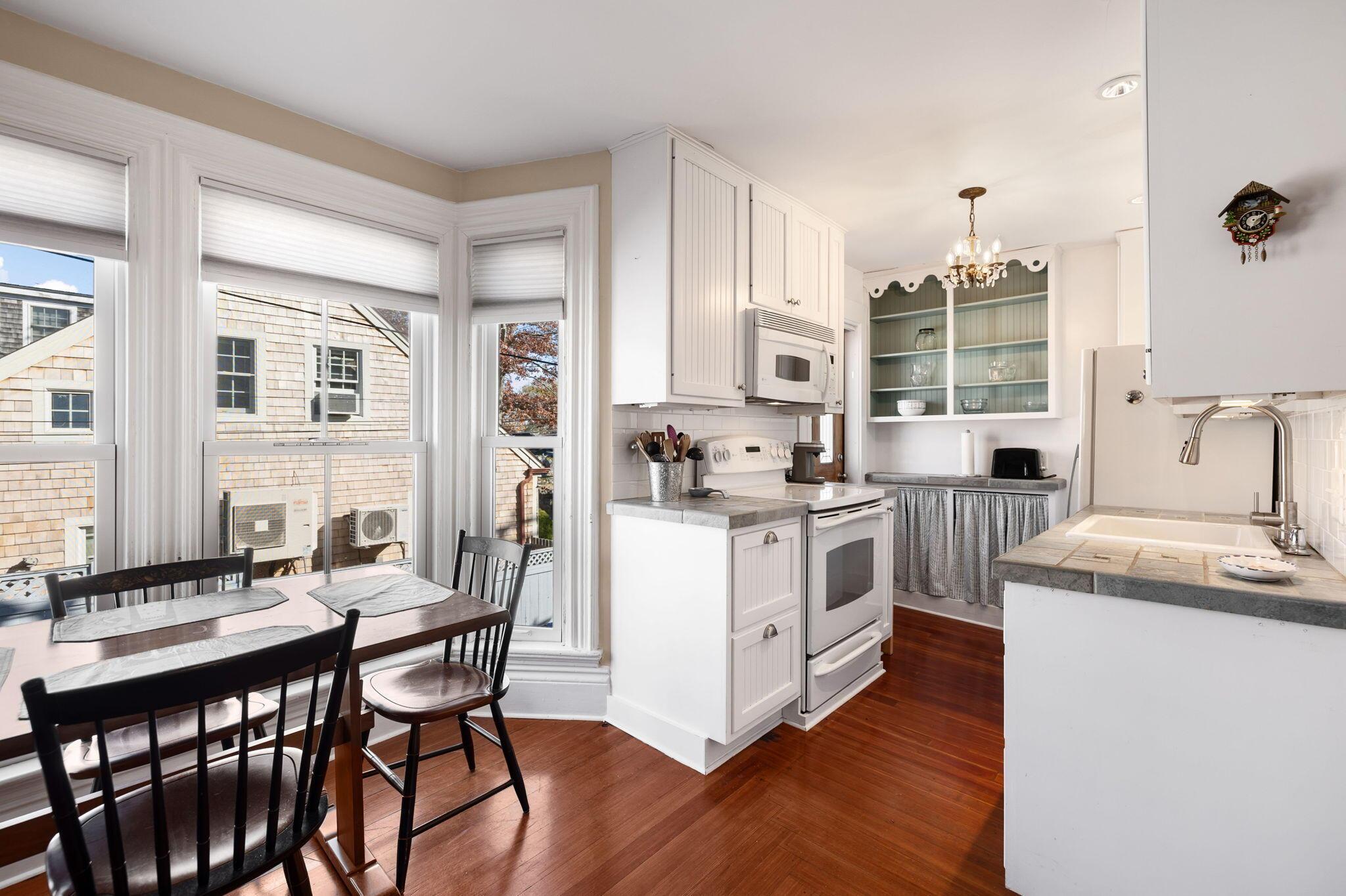 Image 4: 33-web-or-mls-176 Commercial St Final-28