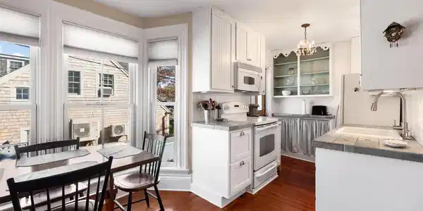 Image 4: 33-web-or-mls-176 Commercial St Final-28