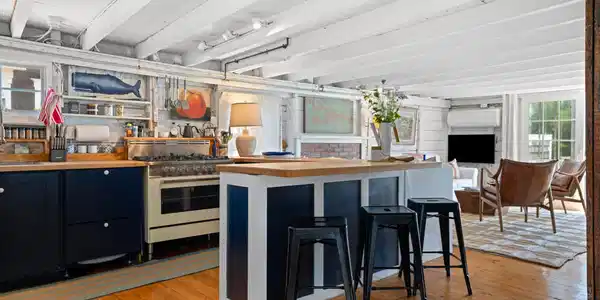 Image 4: View into kitchen