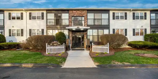 12 Candlewood Lane Unit APT 2-3