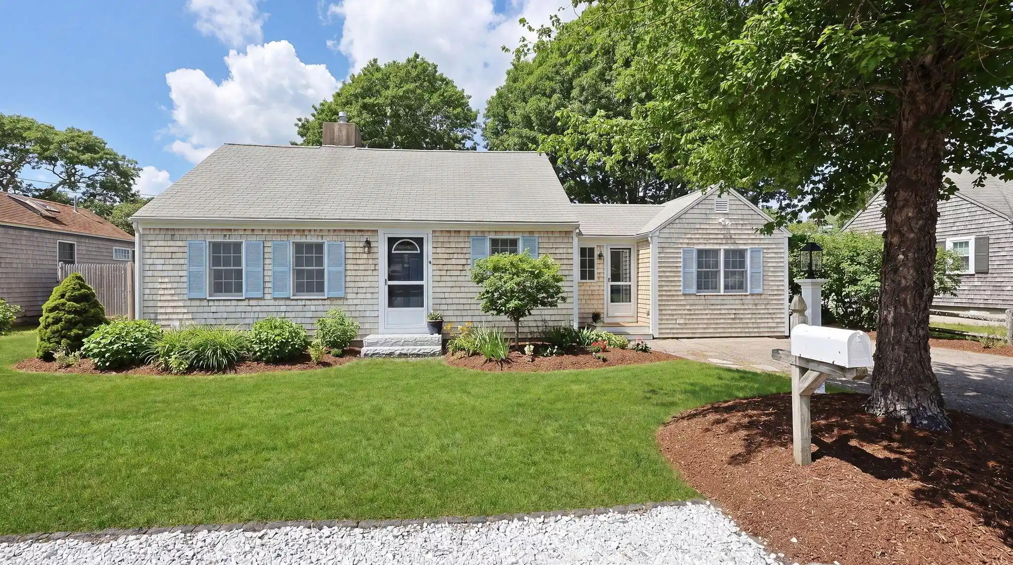 Image 1: 2-web-or-mls-22-mandeville-rd
