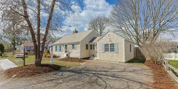 Image 4: 4-web-or-mls-22-mandeville-rd