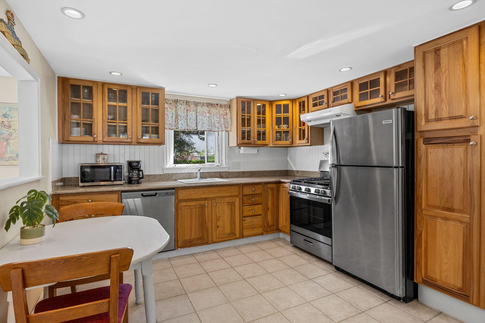 Image 4: kitchen to back window