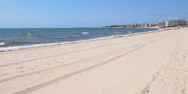 Image 3: 106 Belmont beach