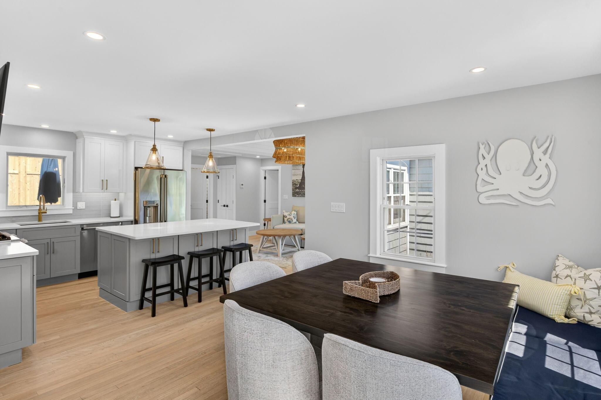 Image 3: Open Dining-Kitchen