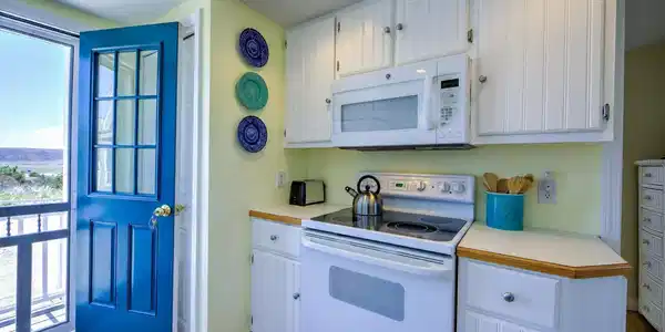 Image 3: cape shore j kitchen 2