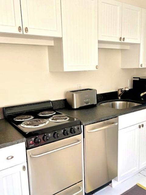 Image 3: Kitchen 2