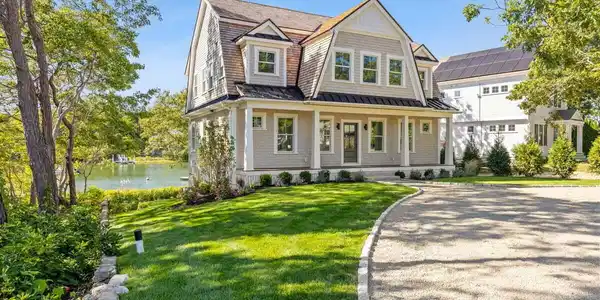 285 Edgewater Drive W