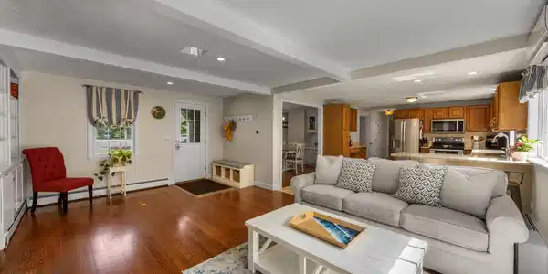 Image 4: 23-web-or-mls-10-royal-cir