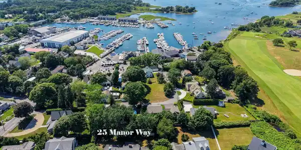 25 Manor Way
