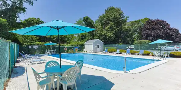 Image 2: 27-web-or-mls-12-candlewood-ln-1-7