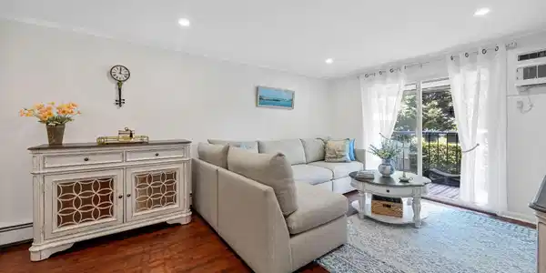 Image 3: 3-web-or-mls-12-candlewood-ln-1-7