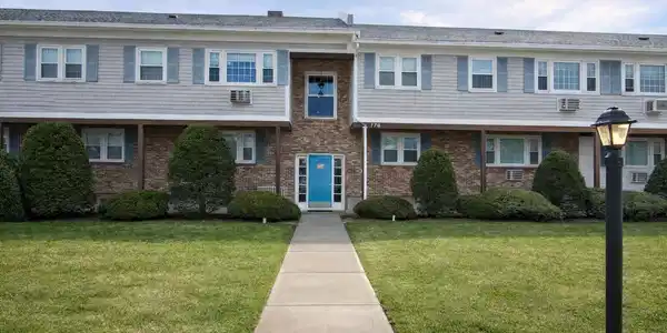 174 Upper County Road Unit APT 2-2