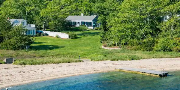 16 Frog Hollow
