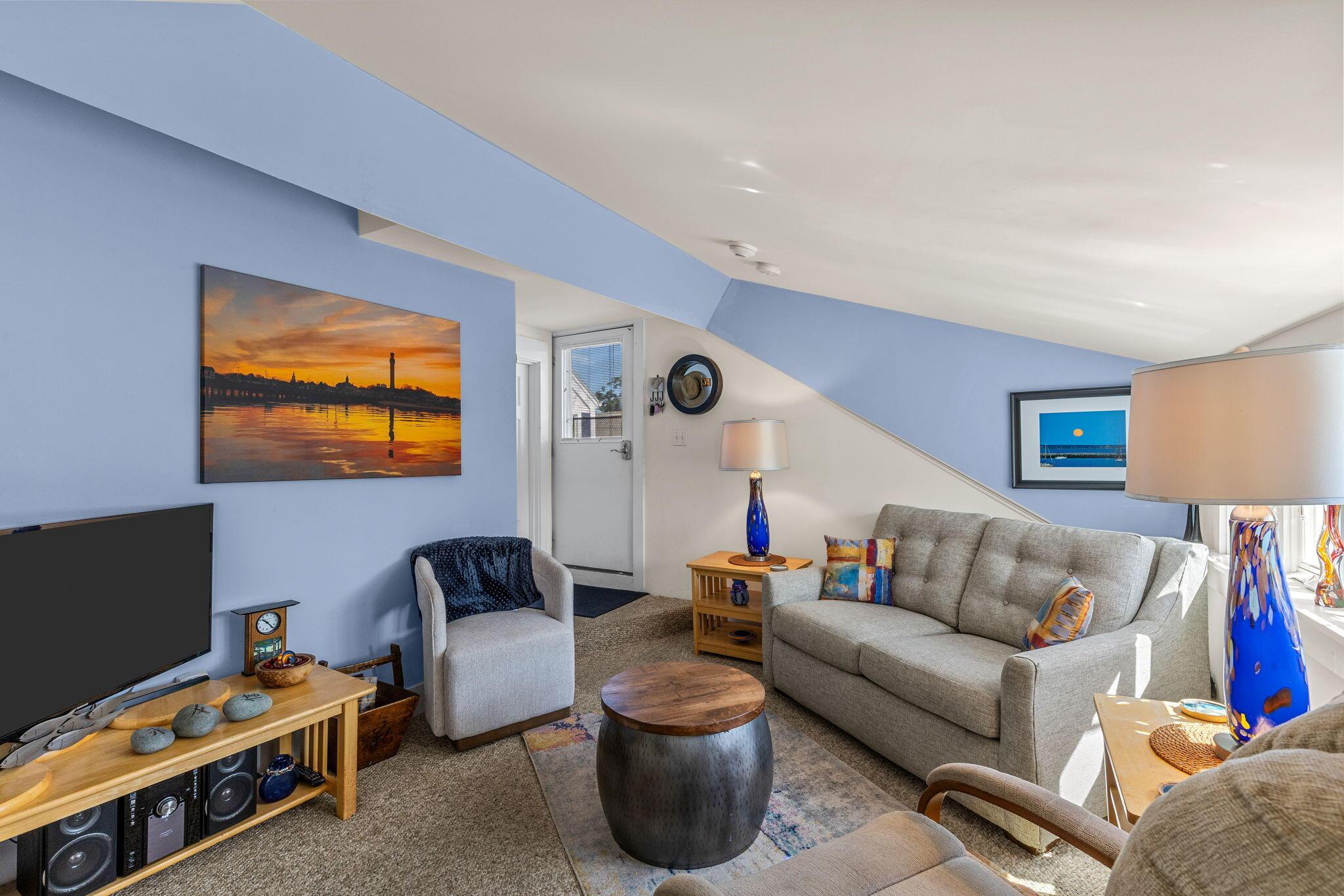 Image 4: 10-web-or-mls-15-cottage-st-8