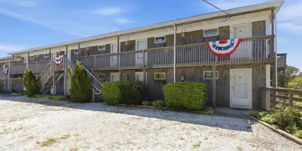 Image 4: 132ShoreRd#28-06