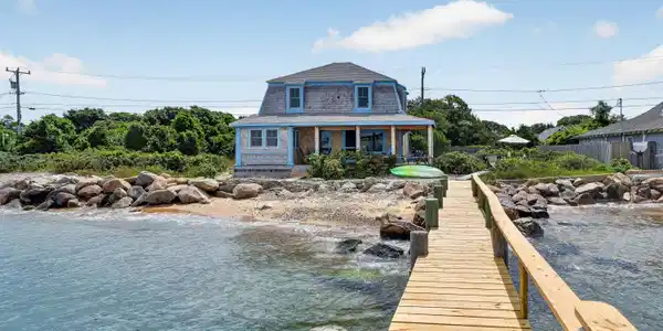 27 Beach Road