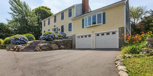 10 Briarfield Road