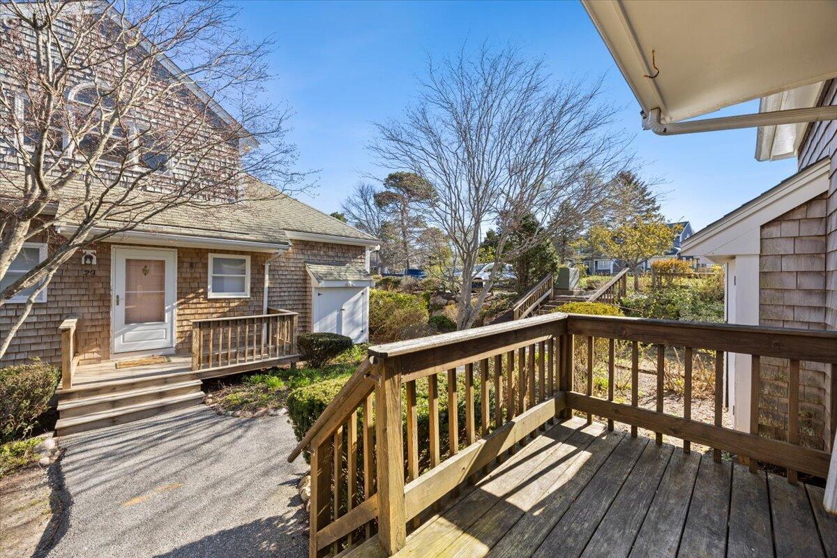 Image 3: 04-0004_Harbor Hill Dr