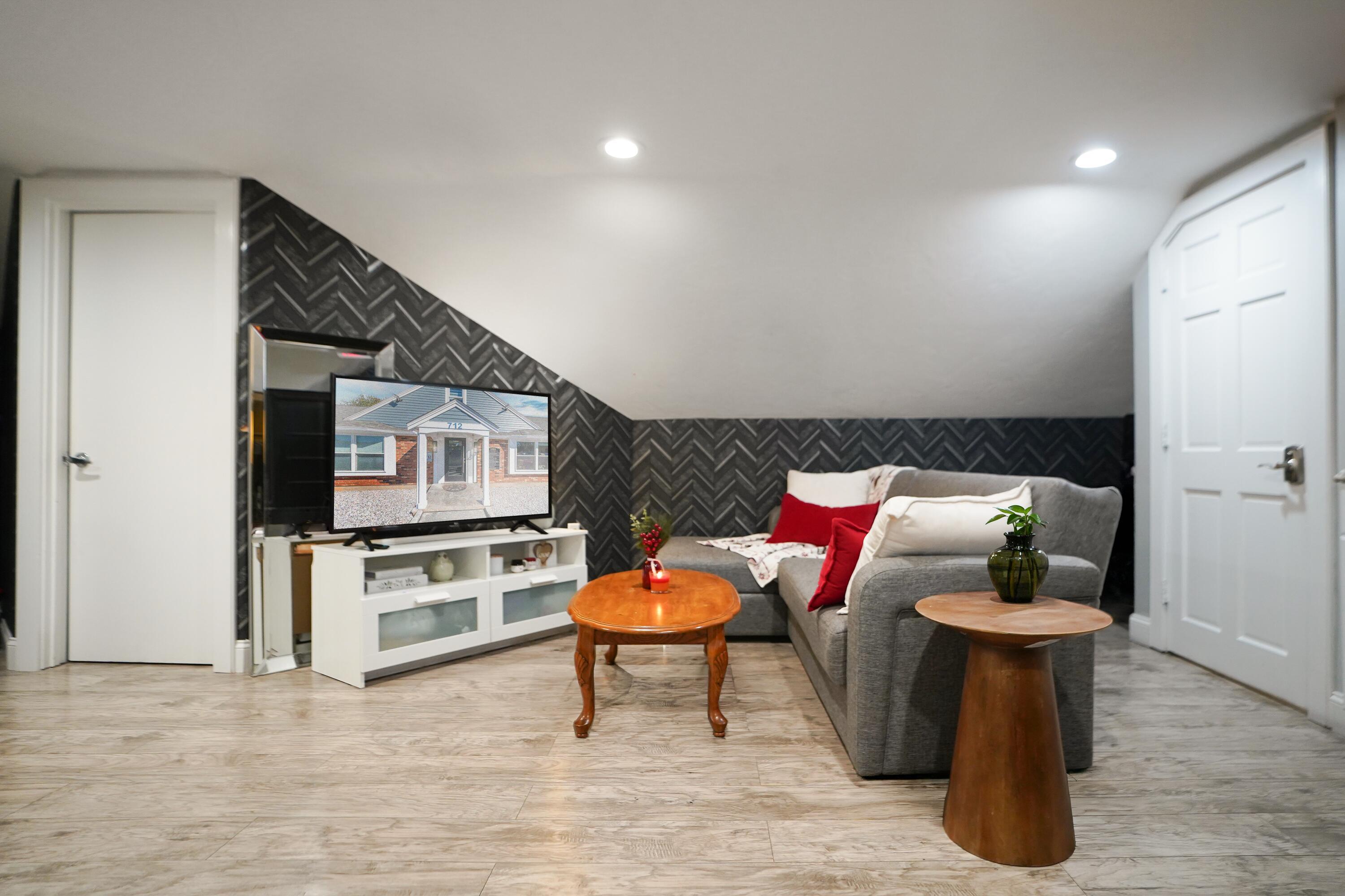 Image 2: Apartment Access