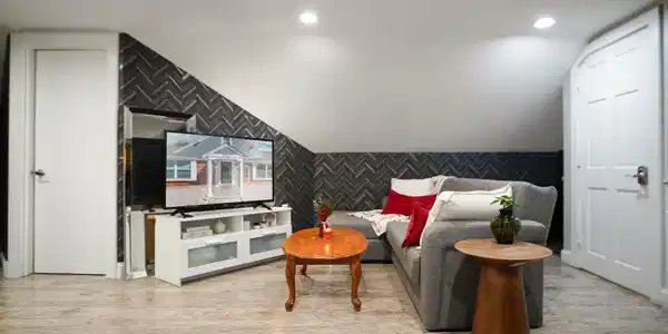 Image 2: Apartment Access