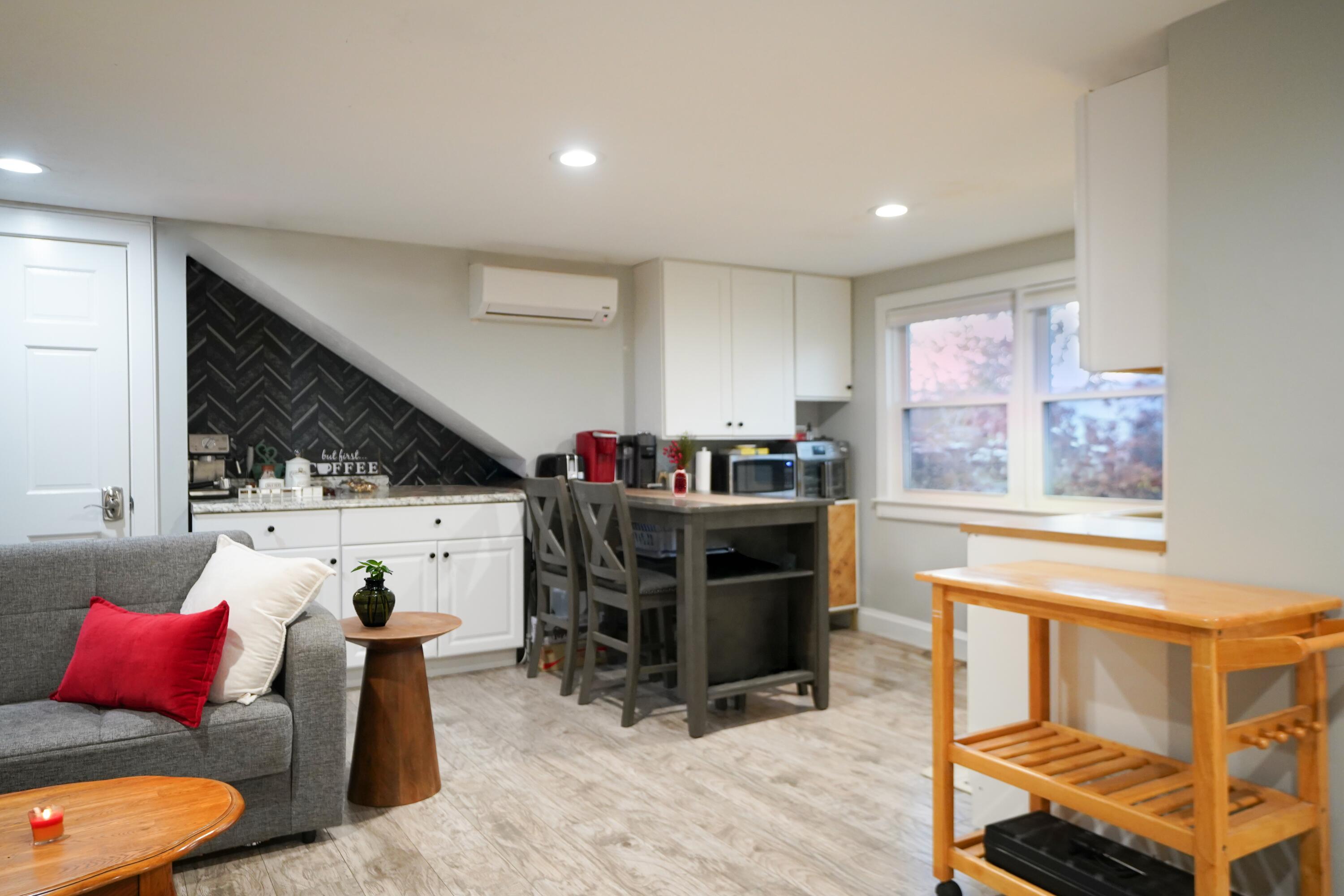 Image 3: Living to Kitchen